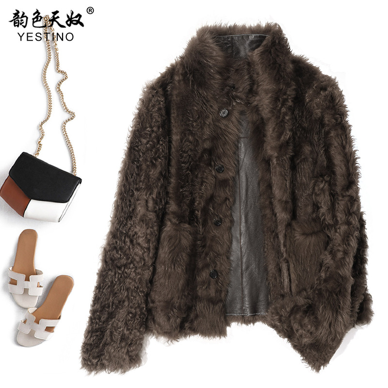 Light and Soft 2026 Winter New Style Small Lake Lamb Fur Integrated Coat for Women, Short Loose Fit, Slimming, Reversible Fur Coat Light and Soft 2026 Winter New Style Small Lake Lamb Fur Integrated Coat for Women, Short Loose Fit, Slimming, Reversible Fur Coat