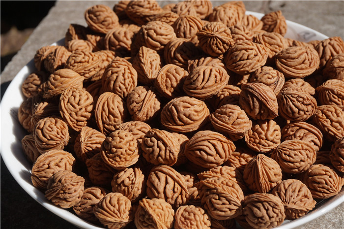 Qinling Longgrain Peach Core Boutique Deep Tattoo Gold Fish Belly Fire Dragon Tattooing Walnut Non-Bullied Dragon Hand Strung Hand String Material