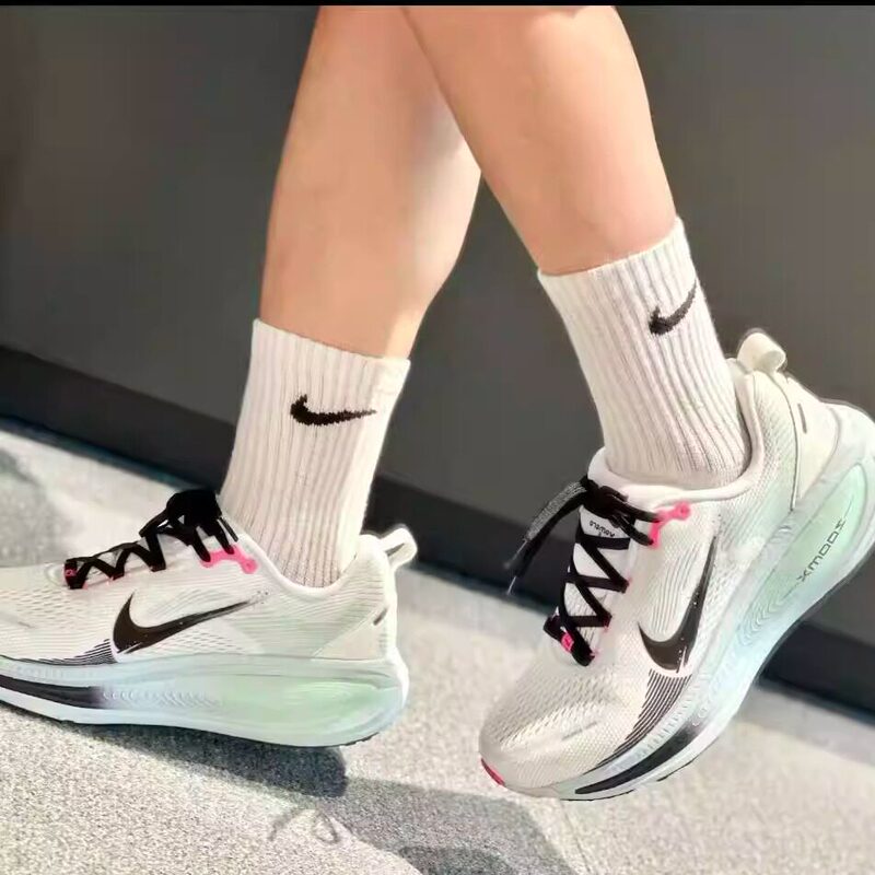 Nike Breathable Lightweight Running Shoes New Professional Model Nike Vomero 18 Im6676
