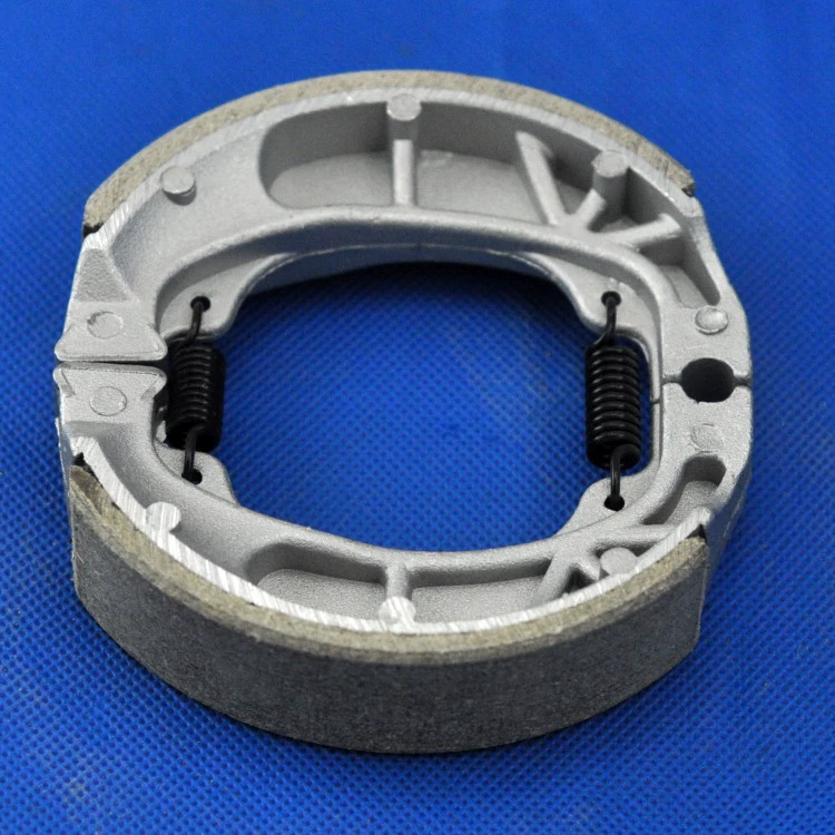 Má phanh xe máy Chất lượng cao CG125 Giày phanh Xe điện 110 Má phanh nhôm Ô tô cong