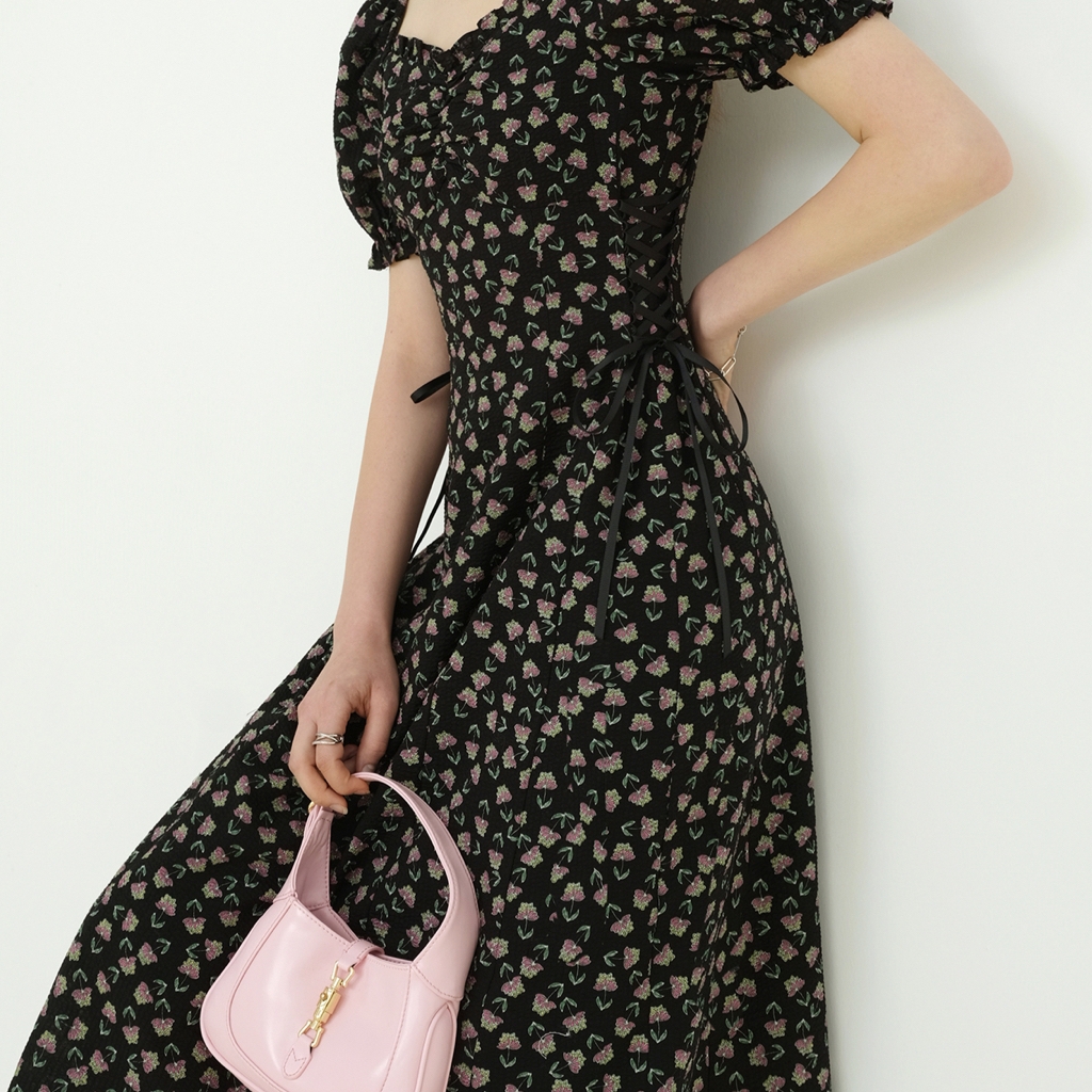 方领收腰显瘦碎花裙,复古泡泡袖气质连衣裙