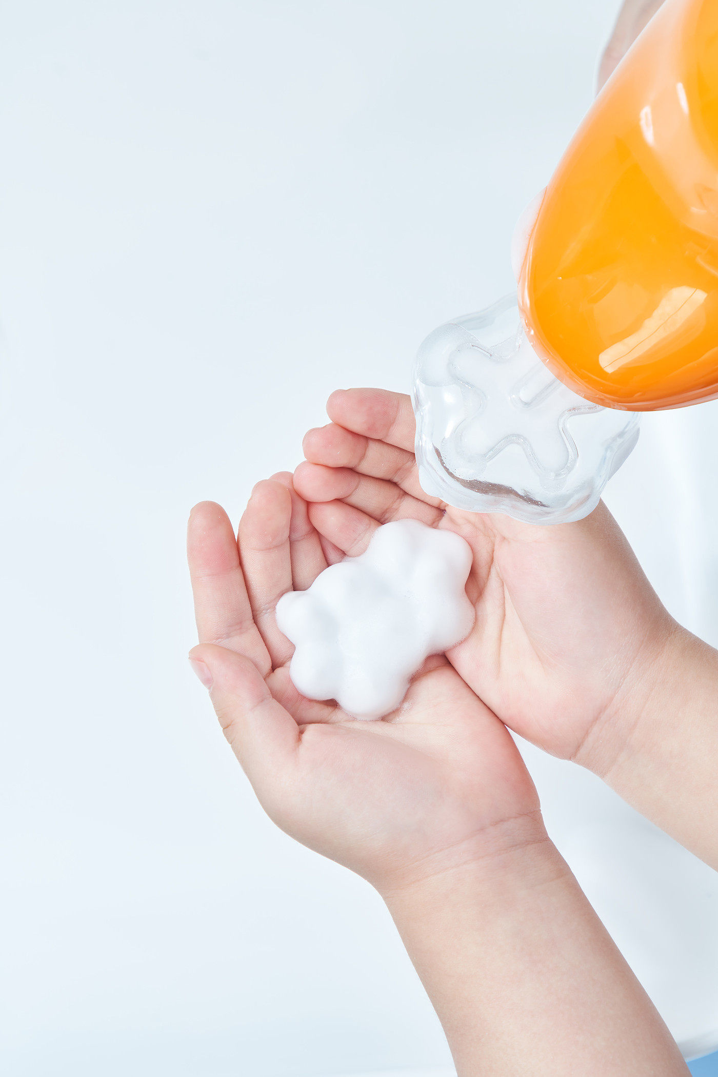 Swedish skuld little penguin foam hand sanitizer machine automatic induction household children's cartoon soap dispenser bottle