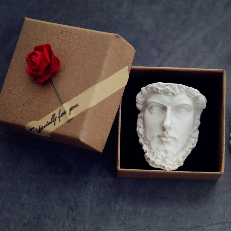 Creative Brooch Personality Gender Needle-girl Minimalist Art Retro Men Alexander Gypsum Avatar Christmas Gifts