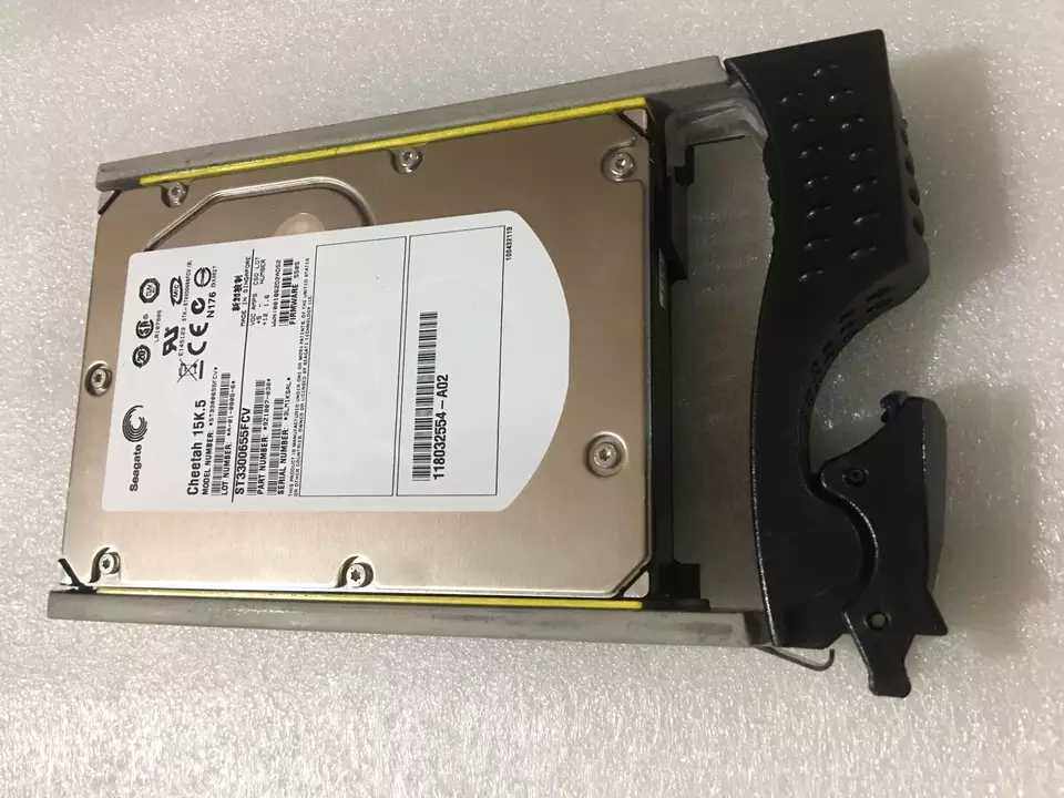 EMC hard drive 300G 15K 005048731 0050488484848950 00505049031