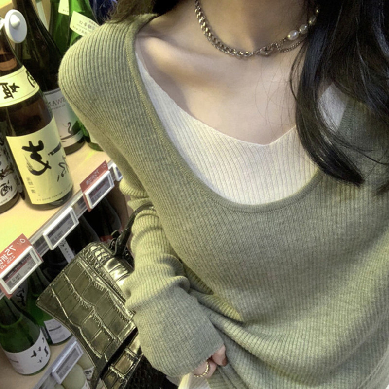 Fall and Winter Fake Two Sweater Lazy Wind Wind Knitted Sweater Wind Wind Sweater with a Sweater Design Sense V-collar