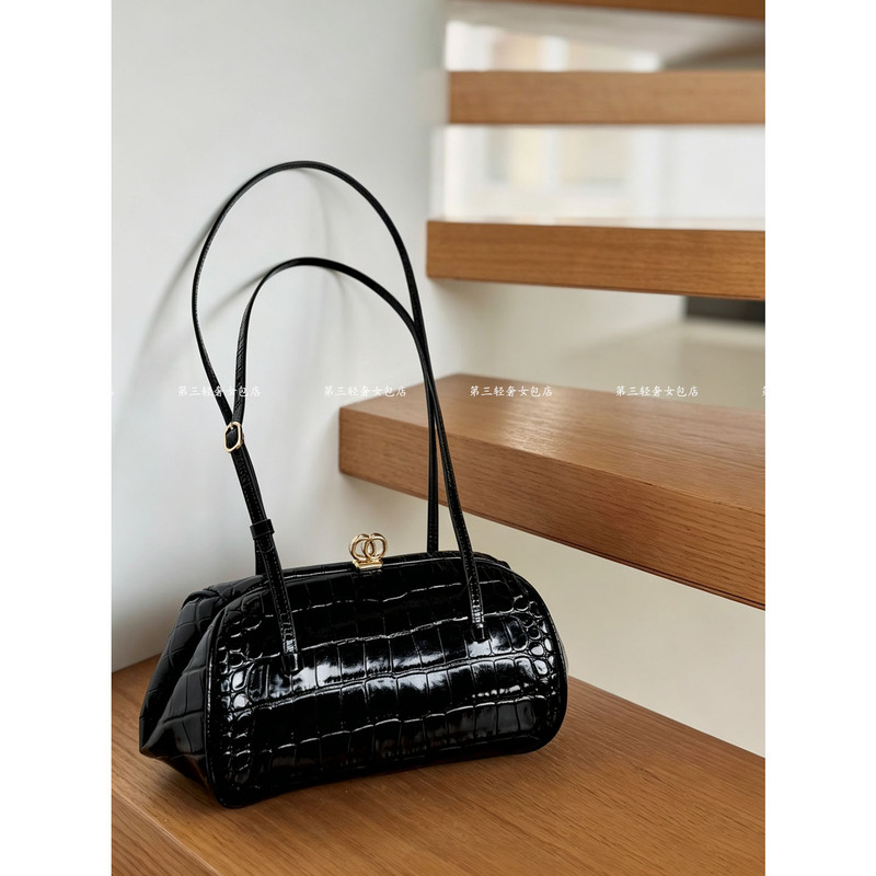 【26A】Chanel-Style Crocodile Pattern Cylindrical Boston Bag with Glossy Texture, Embossed Bowling Bag, Underarm Bag for Women 【26A】Chanel-Style Crocodile Pattern Cylindrical Boston Bag with Glossy Texture, Embossed Bowling Bag, Underarm Bag for Women