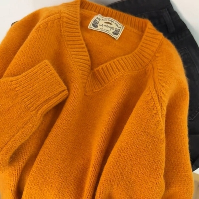 Korean Style Orange V-Neck Loose Knitted Sweater for Women, New Autumn and Winter Style, Super Nice, Loose and Versatile Base Layer Top