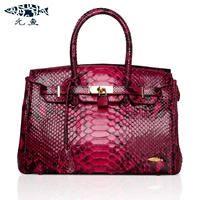 Роза красная