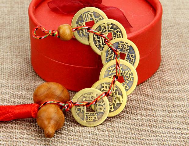 Năm hoàng tiền đồng tinh khiết đích thực trang trí may mắn sáu hoàng đế tiền năm hoàng đế tiền mặt dây chuyền đồng cổ decor phòng ngủ nhỏ