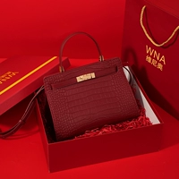 Красная подарочная коробка для подарочного пакета+шелковый шарф