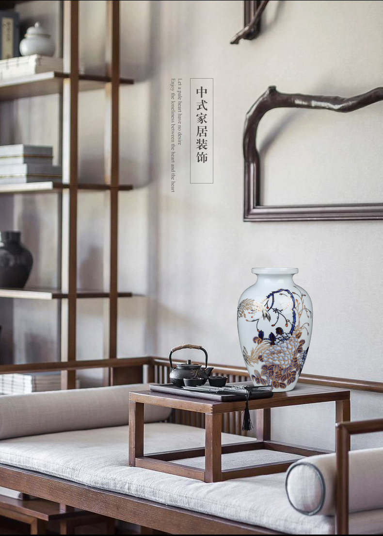 Chinese wine sitting room adornment famous jingdezhen ceramics hand - made exquisite thin foetus flower vase dry flower is placed