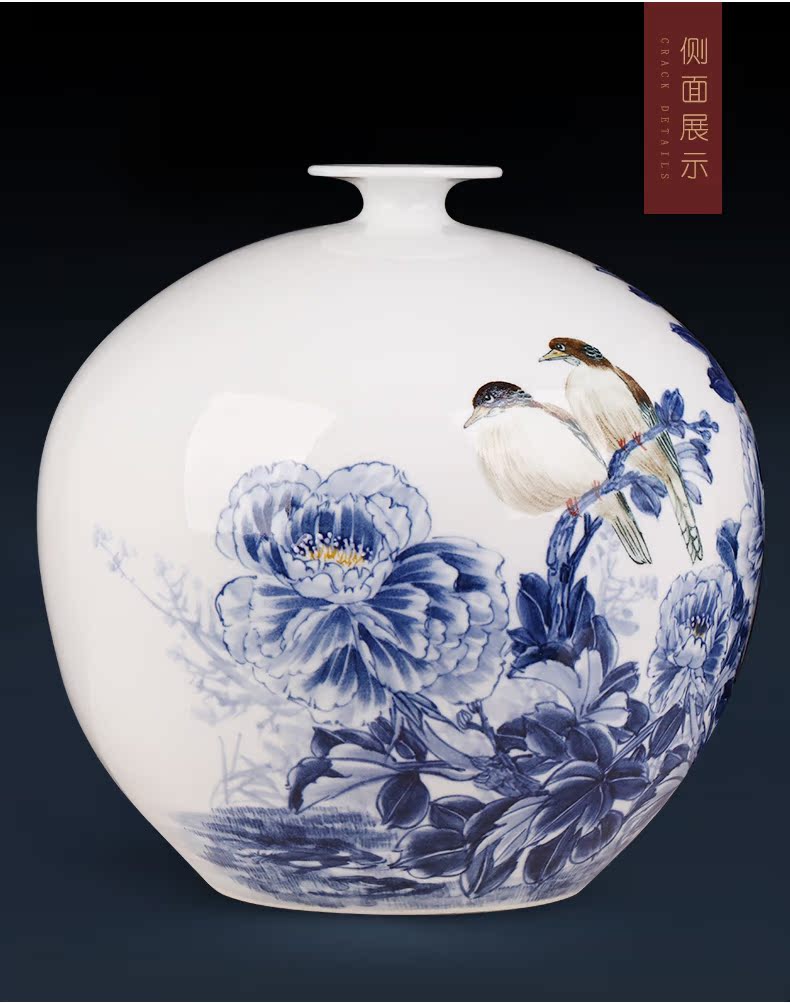 Jingdezhen ceramics famous hand - made furnishing articles sitting room blue and white porcelain vase flower arranging rich ancient frame of Chinese style household gifts