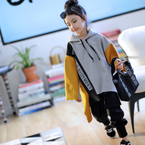 Small money girl girl autumn and winter crazy good-looking woolen splicing sweater warm and practical