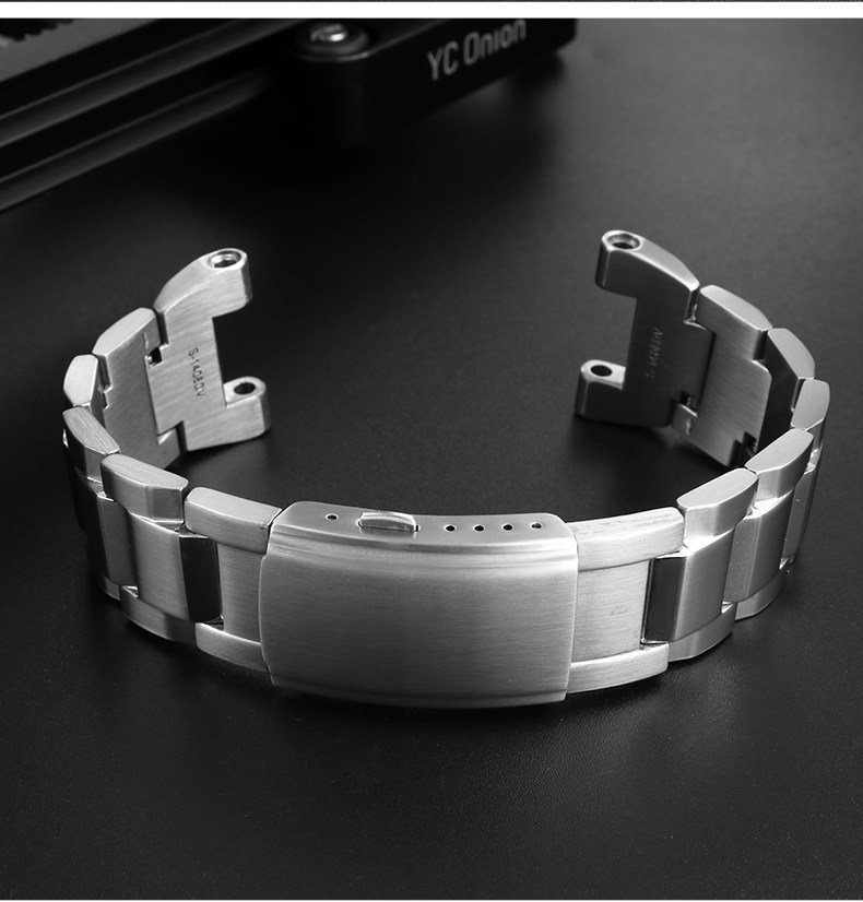 CASIO Orologio Digitale Uoo con Cinturino in Acciaio Inox GST-B100D