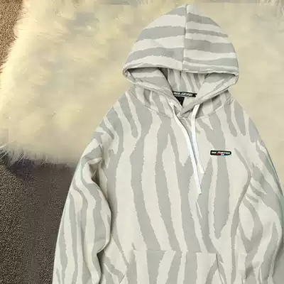 Mild zebra pattern abnormal stripe Tide brand Japanese plus velvet couple loose long sleeve thick cotton T men and women trend