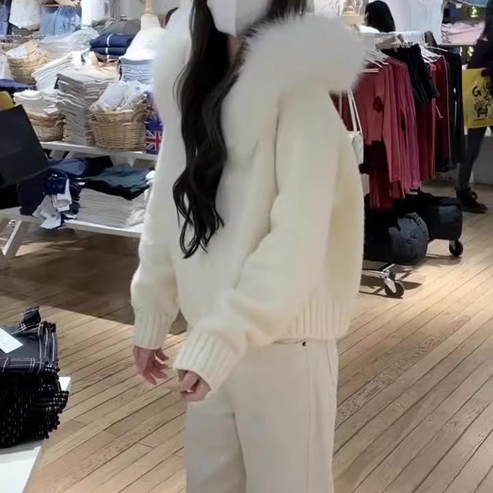 European Style White Short Zip-Up Cardigan, Super Stylish, New Autumn and Winter Hooded Sweater with Fur Collar for Women