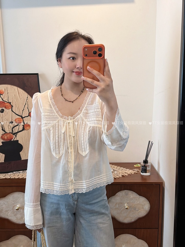 French-Style Elegant Retro Hollow Lace Square-Neck Front-Tie Design Long-Sleeve Shirt Short Summer Top for Women