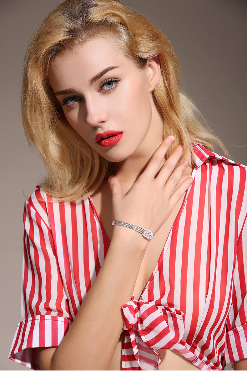 Vòng tay bạc chính hãng 999 sterling bạc nữ sao quý tộc đầy sao gửi bạn gái gửi cho mẹ vòng tay bạc thời trang đơn giản vòng tay gỗ trầm hương