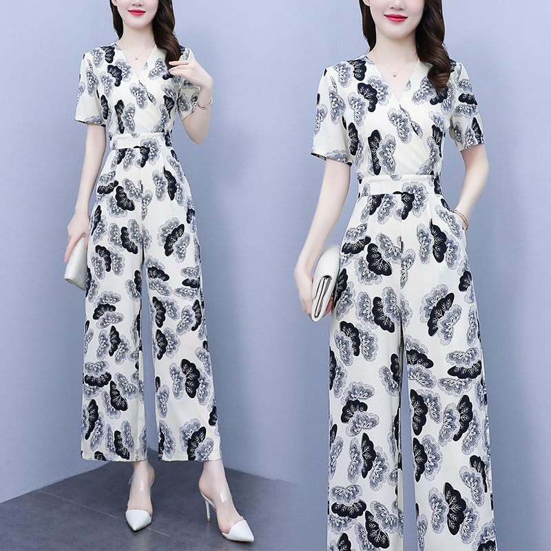Nine-Point Wide-Leg Jumpsuit Set for Women, Summer 2026 New Style, Petite, Fashionable, Slimming One-Piece Jumpsuit Nine-Point Wide-Leg Jumpsuit Set for Women, Summer 2026 New Style, Petite, Fashionable, Slimming One-Piece Jumpsuit
