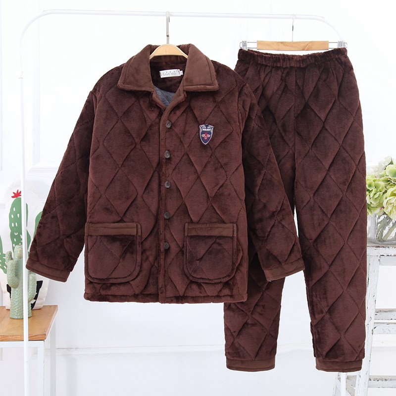 Bộ đồ ngủ mùa đông mens flannel ba lớp cộng với nhung dày nhung san hô trẻ có thể mặc bên ngoài bông dễ thương để giữ ấm.