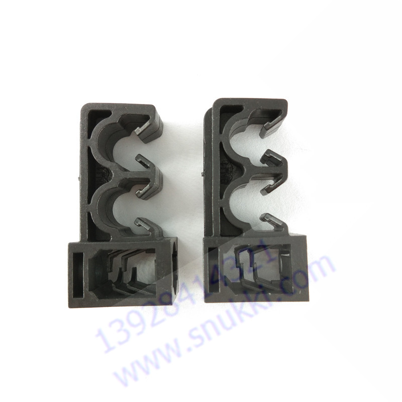 Ô tô khung gầm đường ống khe dầu ống dầu cố định chủ thẻ kẹp nhựa khóa đen - Sửa đổi ô tô chổi lau rửa xe ô tô