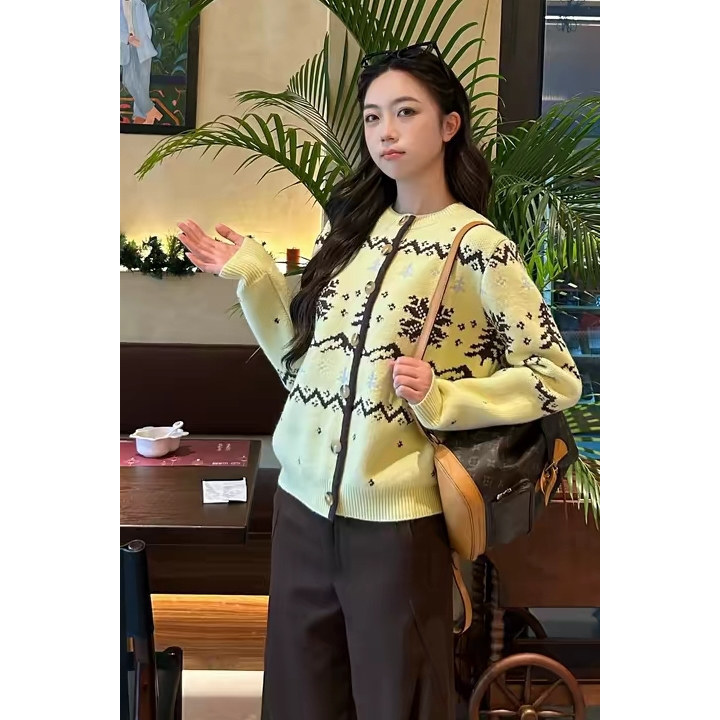 Jacquard Apricot Fair Isle Jacquard Knitted Cardigan Autumn and Winter New Style Women's Lazy Style Short Round Neck Sweater Jacket Jacquard Apricot Fair Isle Jacquard Knitted Cardigan Autumn and Winter New Style Women's Lazy Style Short Round Neck Sweater Jacket