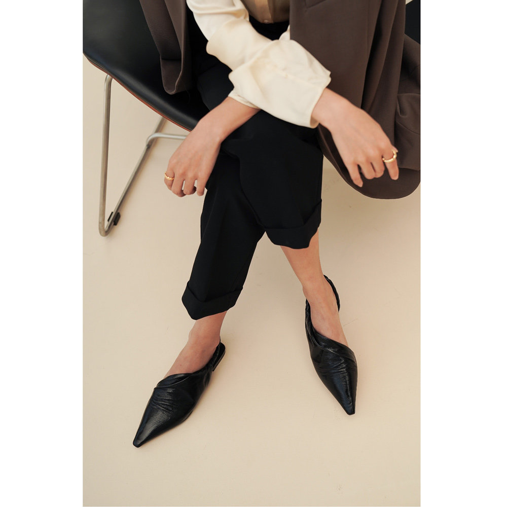 IORE×GS wrinkled butter leather strap sandals women 2021 new solid color genuine leather handmade single shoes pointed toe flat bottom