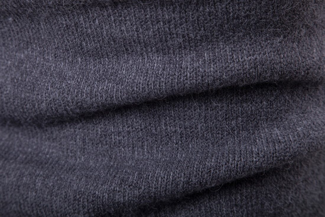 Herre striktrøje med høj hals strik til efterår og vinter_voghion.com