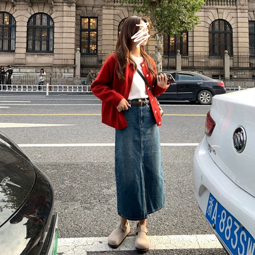 2025 Новый костюм красного платья для женщин весенним матчем с полным набором высококачественных наборов богатых богатых девушек.