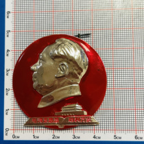 60年代真品毛 主席像章 天安门上太阳红 新疆套章 直径4.7公分