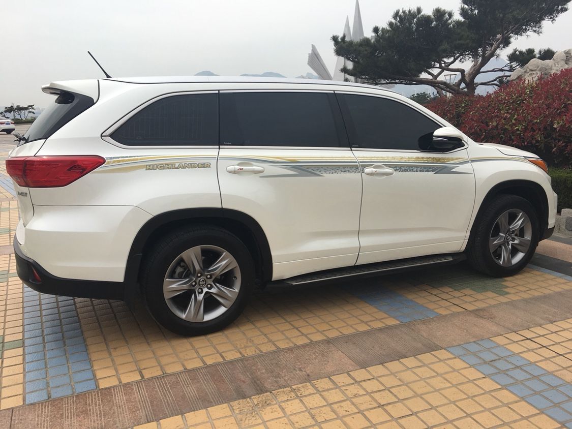 08-18 new Highlander dải màu cơ thể kéo hoa dán xe trang trí dán xe sửa đổi thắt lưng dòng màu dán xe - Sửa đổi ô tô