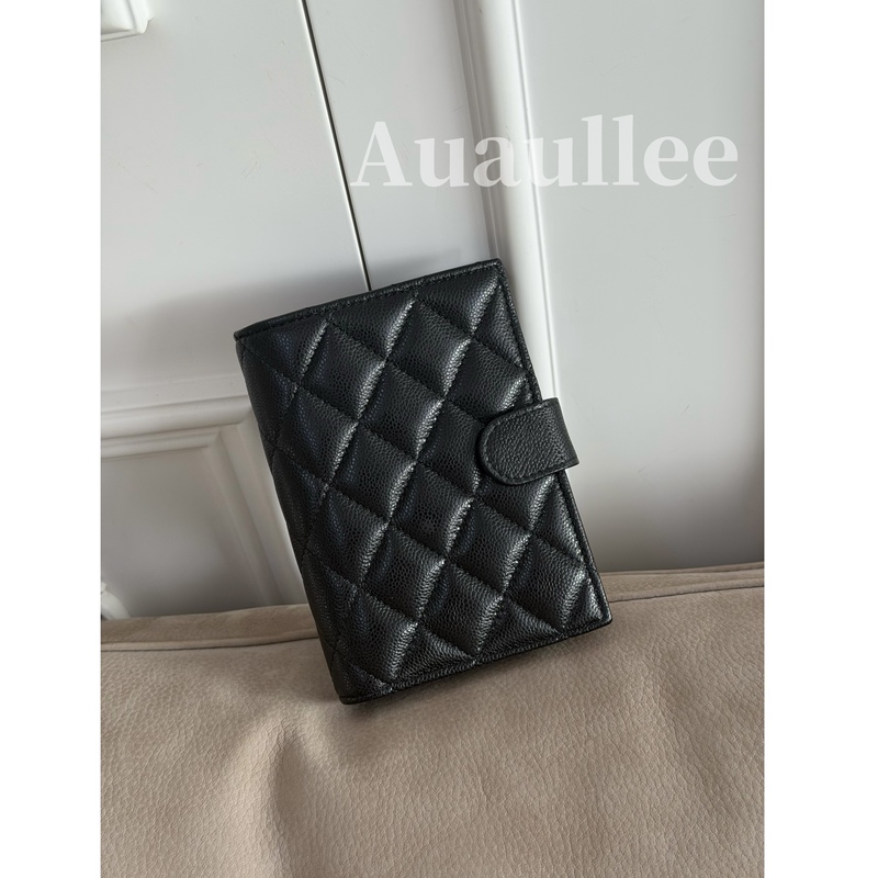 Auaullee Is Getting Bombarded with Questions from Her Children! 25S Ball-Patterned Genuine Leather Snap-Button Passport Holder Card Holder Gift Document Bag