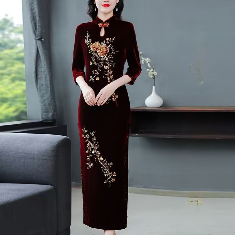 Spring and Autumn Embroidered Floral Gold Velvet Cheongsam Dress for Banquets, Performances, and Celebrations, Slimming Waist, Hip-Hugging, Slit Long Dress