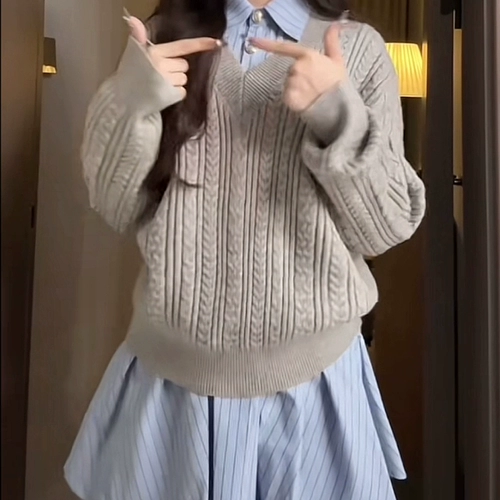 Лонгслив, свитер, базовая приятная телу синяя рубашка, комплект, с вышивкой, V-образный вырез, по фигуре