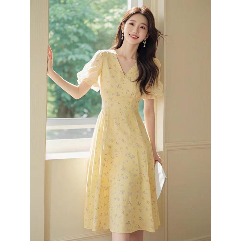 French-Style Tea Break V-Neck Yellow Floral Dress for Women, Summer 2025 New Style, Elegant and High-End, Waist-Cinching A-Line Skirt