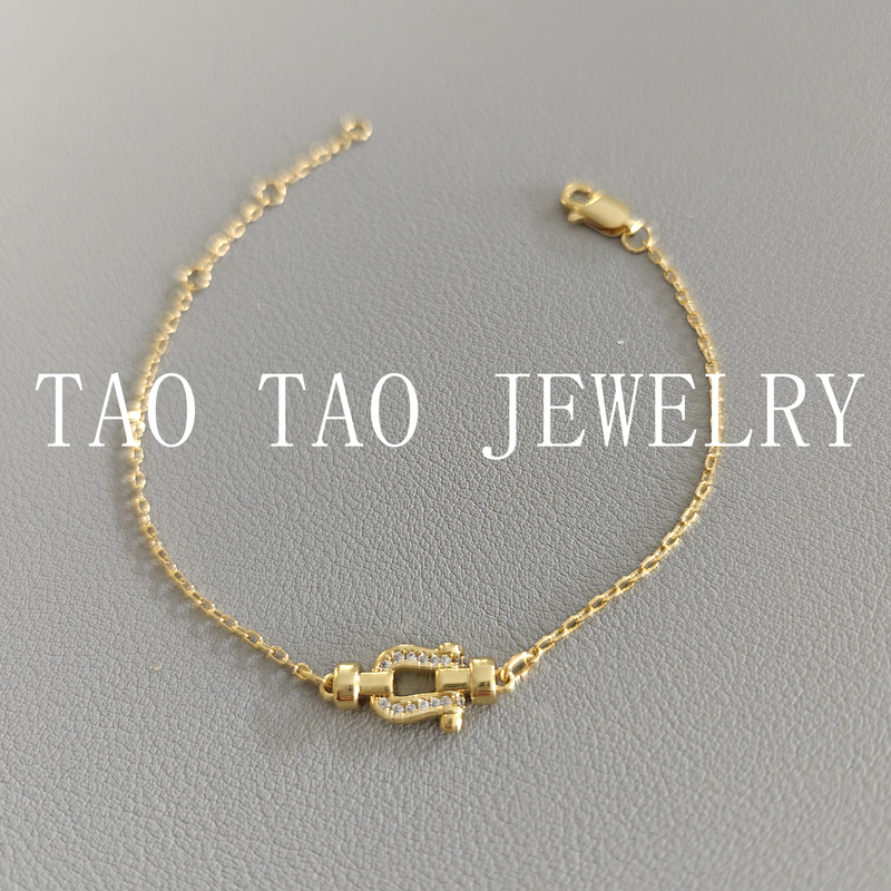 18K Gold Adjustable Bracelet for Women with Diamond-Encrusted Clasp Design, Exquisite and Fashionable Jewelry