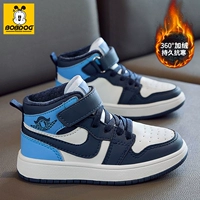 Белая и синяя бархатная зима