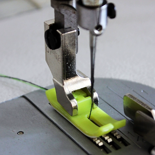 MT-18 Пложенное давление автомобиля Ноги QT-18 Промышленная компьютерная швейная машина говядина Пластиковая Оксфордская прокалываемая белая антилядационная нижняя тарелка