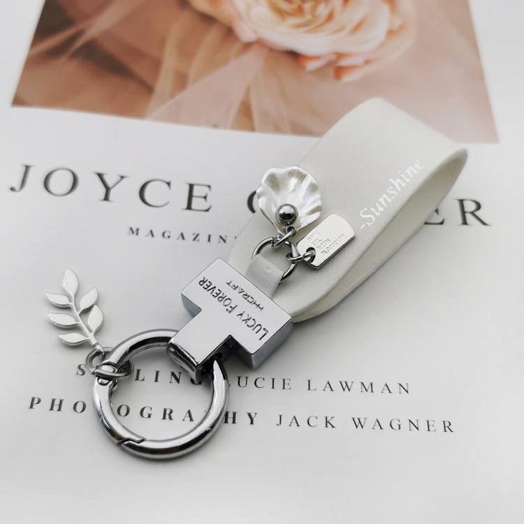 Suitable for Porsche/Mercedes-Benz/Bmw Car Keychains, Exquisite and Cute High-End Shell Pendants for Women Suitable for Porsche/Mercedes-Benz/Bmw Car Keychains, Exquisite and Cute High-End Shell Pendants for Women