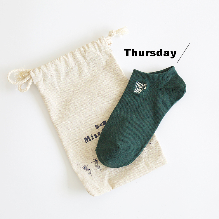 Bảy đôi tất trong một tuần vớ cotton đơn giản màu thêu chữ thuyền vớ vớ ngắn nam và nữ tất bông thu đông 