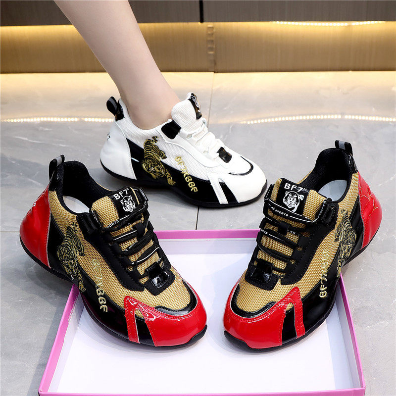 Leather Daddy Shoes Women's Embroidered Pipon Shoes 2022 Spring New Breathable Couple Shoes Casual Running Sports Shoes