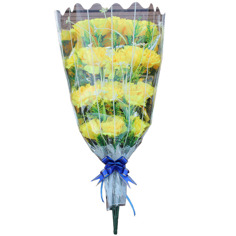 Silk flower carnation's hand holds the bouquet of the bouquet of the bouquet of flowers, the bouquet of the bouquet is cheap and the flowers are emulated to the florist necropolis flower