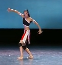 Cut in the Folk Dance of the Peach Plum Cup Folk Dance _ Wa Dao Chaoshan English Song and Li Sang's Solo Dance Costume