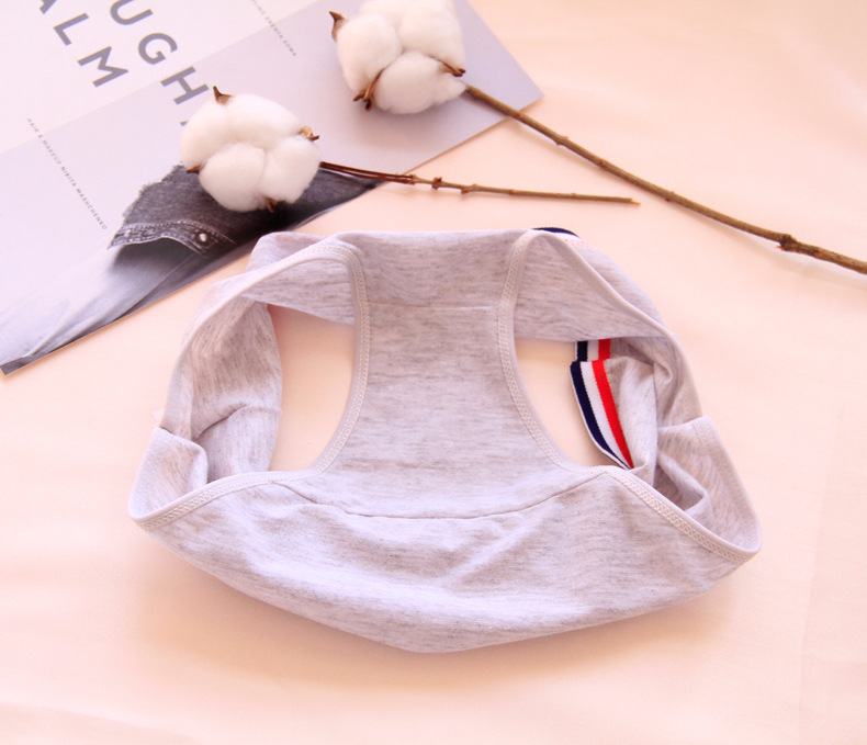 Quần lót nữ màu đỏ trắng cạnh màu xanh đơn giản màu rắn eo thấp cotton bông cotton bag hip nữ tam giác đồ lót sinh viên