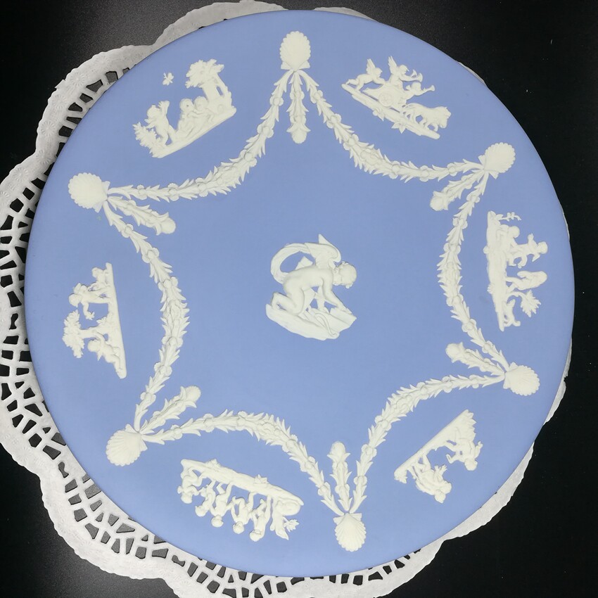 Spot UK Wedgwood blue Beyjade embossed Little Angel 23CM hanging disc decorated disc