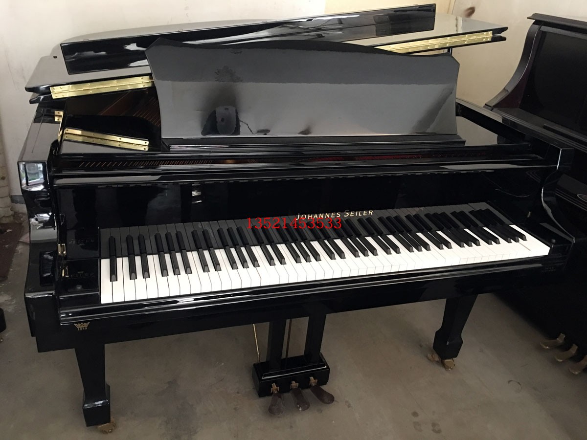 Original dress German piano sailor JOHANNES SEILER triangular piano GS160D playing the piano