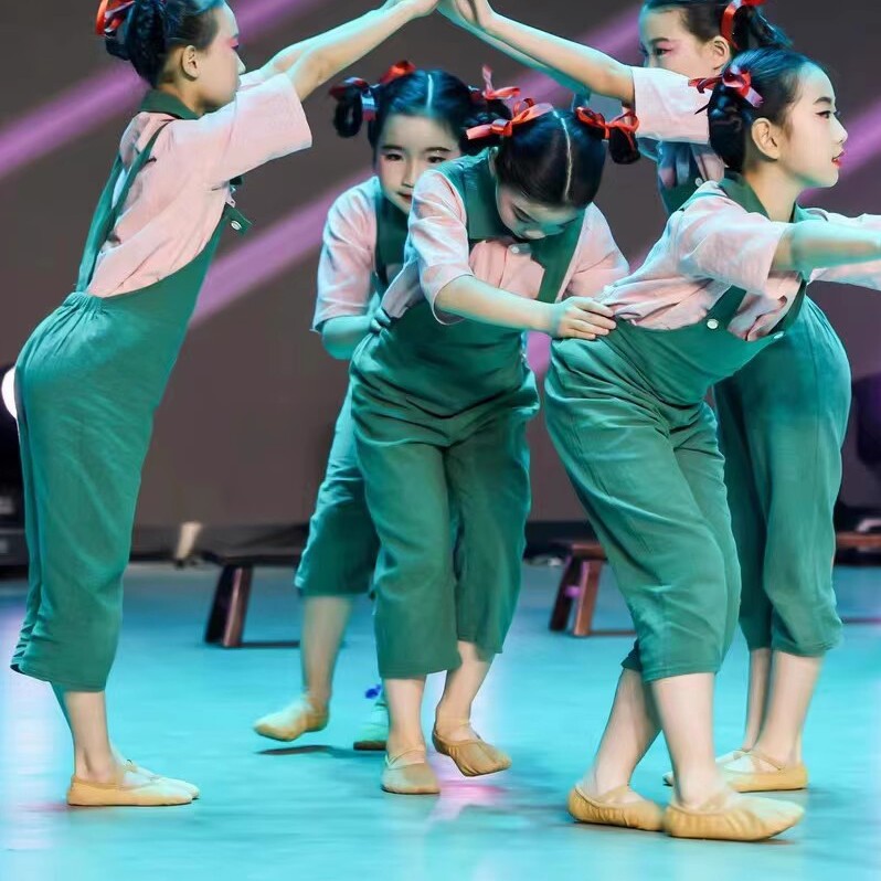 童米乐演出服饰的LOGO