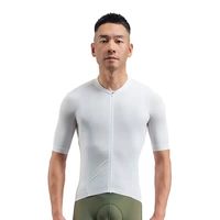 Белый мужчина