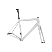 Серебристо-белый