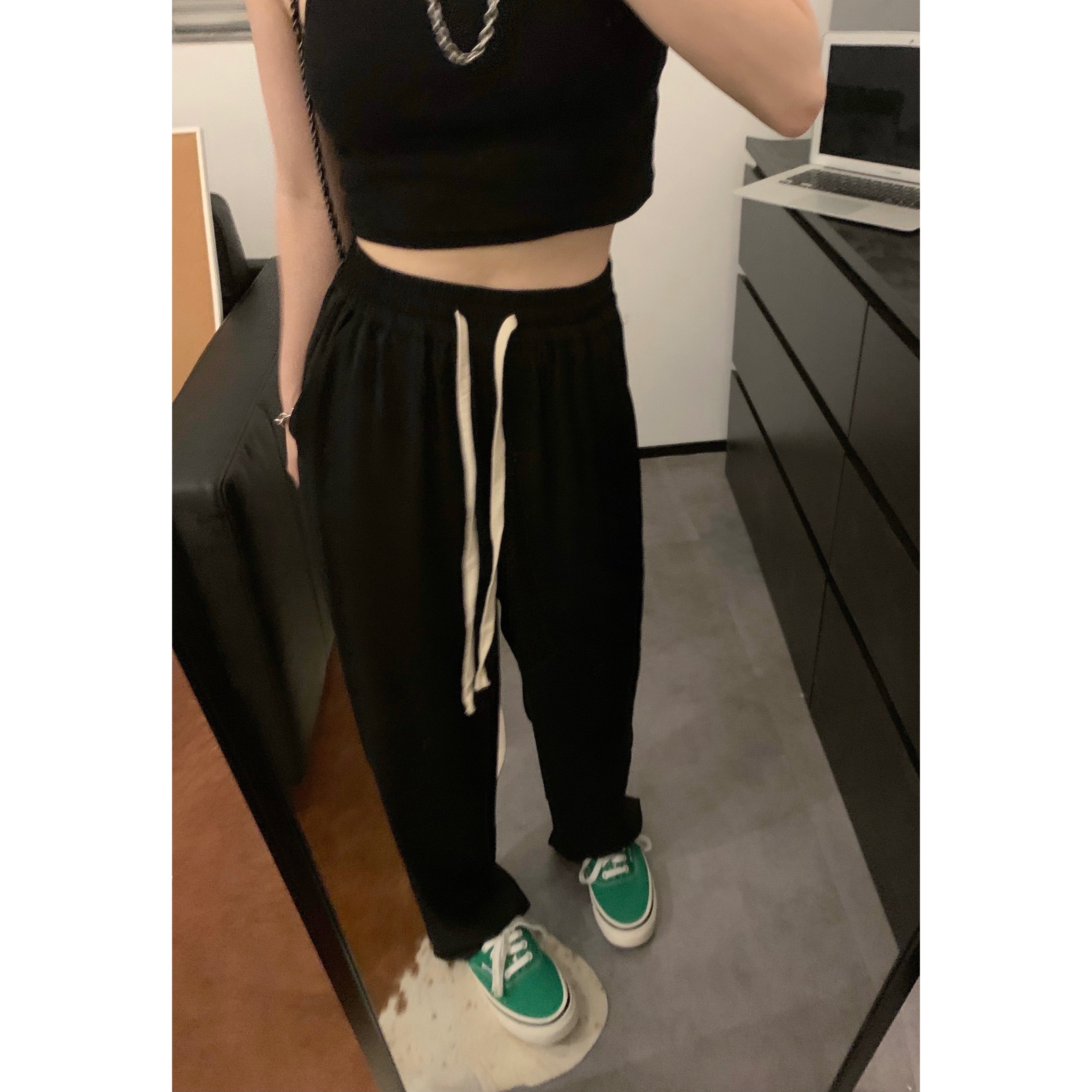 viiwen is very sagging, slippery and not easy to wrinkle. Summer bi equipment is thin and black thin drawstring lazy straight casual pants